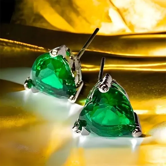 Green Heart Shaped Crytal Gemstones in 925 Sterling Silver Filled Earrings - Picture 4 of 6